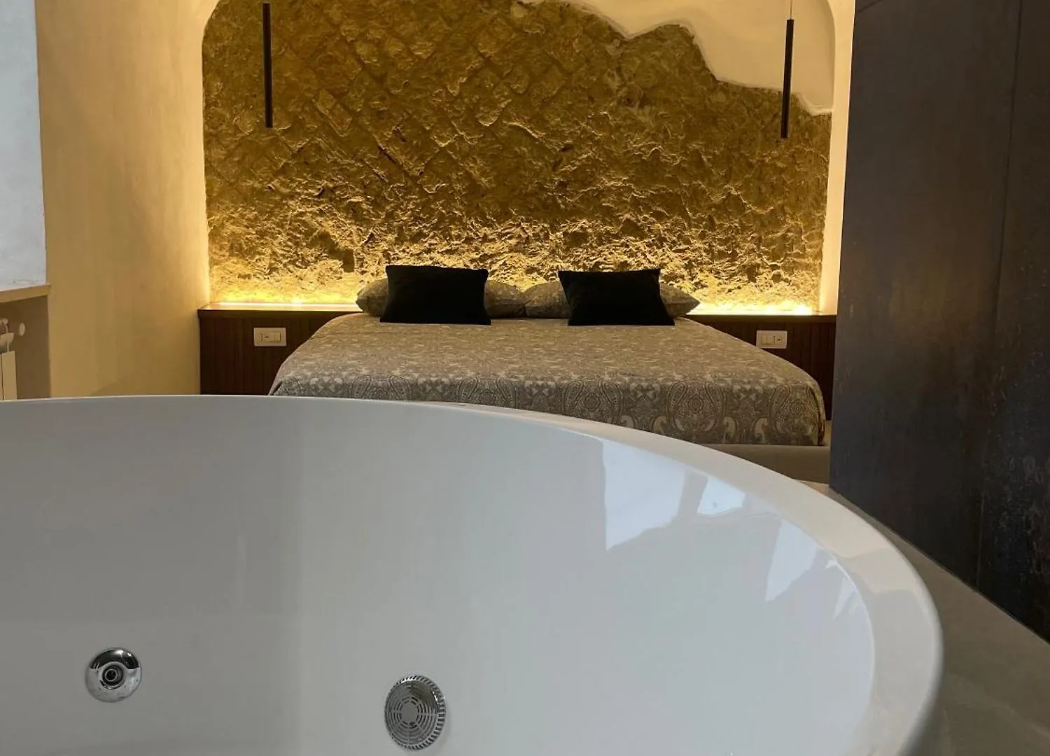 Domus Parthenope Deluxe Apartment Naples Italy